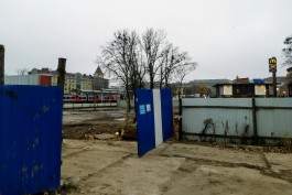 Компания депутатов Горсовета огородила парковку в центре Калининграда для застройки  (фото)