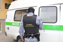 Приставы арестовали две квартиры и участок у жительницы Зеленоградска за долг в 3,5 млн рублей