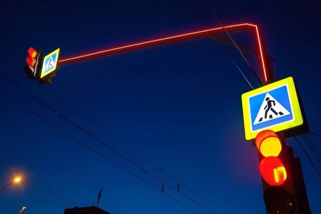 На пяти пешеходных переходах в Калининграде появились необычные дублёры светофоров