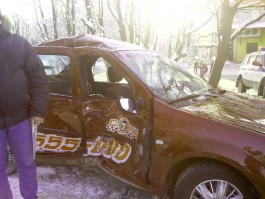 На улице Гагарина в Калининграде столкнулись джип «КИА» и такси «Сотка» (фото) (фото)