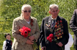 Справа: старейший житель Чкаловска, участник штурма Кёнигсберга Василий Предко
