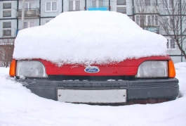 В Калининграде начали очищать улицы от автомобилей, мешающих уборке снега