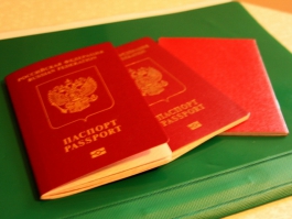 ФМС: Загранпаспорта с отпечатками пальцев появятся в России в 2012 году