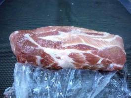 Уроженец Узбекистана пытался ввезти в регион 1,5 тонны свинины
