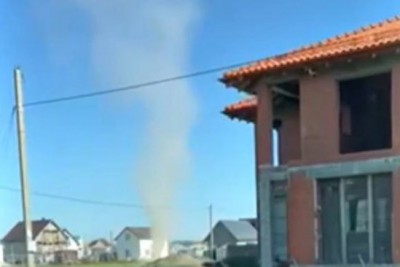 В Гурьевске сняли на видео пыльный вихрь
