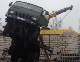 На ул. Орудийной в Калининграде упал строительный кран
