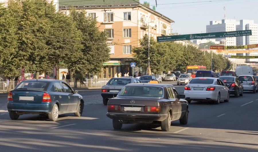 Из-за отключения светофоров в центре Калининграда образовались большие пробки