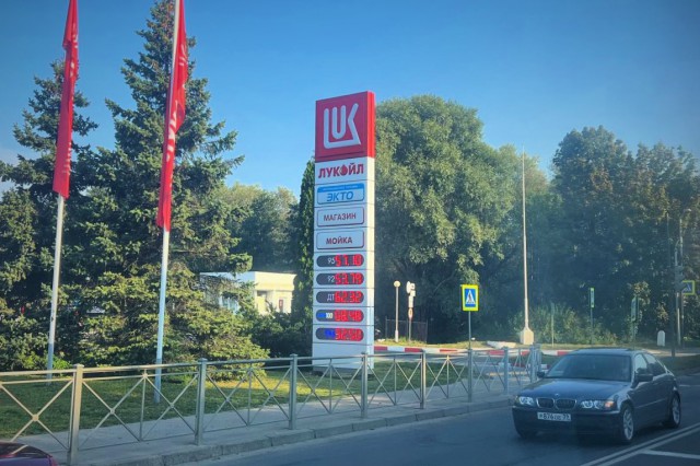 Власти: Допрасходы на доставку топлива в Калининград составляют около пяти рублей на литр
