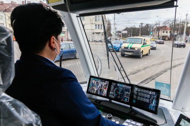 В «Калининград-ГорТрансе» объяснили, почему не все новые трамваи выходят на маршрут
