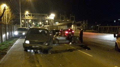 На Правой набережной в Калининграде произошла серьёзная авария: движение перекрыто