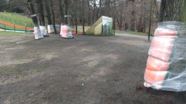 Горку в Центральном парке Калининграда обезопасили при помощи спортивных матов