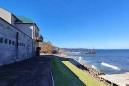 Возле базы БФУ под Светлогорском восстановили и укрепили часть склона (фото)