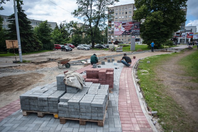 Подрядчик срывает сроки по ремонту тротуара на ул. Черняховского (фото)