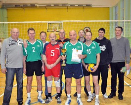 В Клайпеде завершился рождественский волейбольный турнир ветеранов