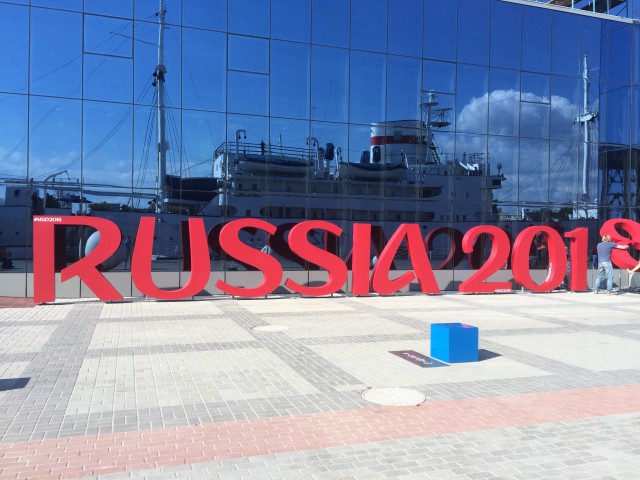 У Музея Мирового океана поставили большие буквы Russia 2018
