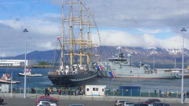 «Крузенштерн» повредил два исландских корабля в порту Рейкьявика (фото, видео) (видео)