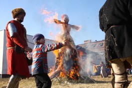 «Чучело, огонь!»: как отпраздновали Масленицу в калининградском зоопарке (фото)