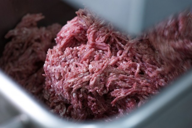Предпринимателя из Багратионовска оштрафовали за торговлю мясом с автомобиля