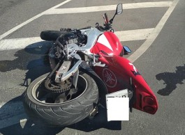 На улице Октябрьской в Калининграде столкнулись «легковушка» и мотоцикл: пострадал 29-летний мужчина