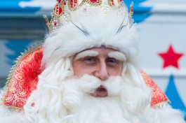 Дед Мороз и Снегурочка будут раздавать конфеты детям в калининградских автобусах 