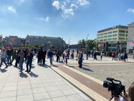 Калининградцы в День Победы заполнили центр города, несмотря на режим самоизоляции
