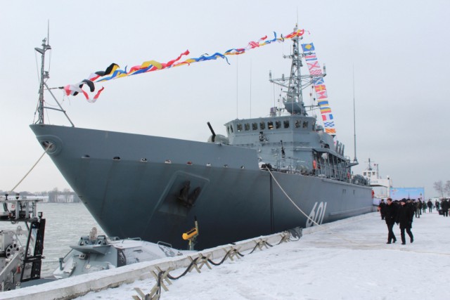 В Балтийске подняли военно-морской флаг на новейшем морском тральщике