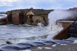 На Балтийской косе штормами повредило 17 метров берегоукреплений у Западного форта