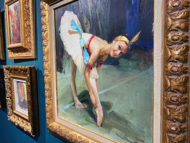 «Балерины, барон и любовь к России»: в Калининграде открылась выставка художника из Санкт-Петербурга