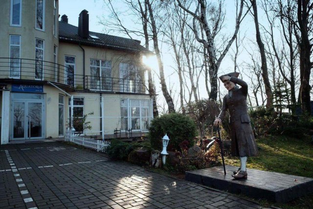 Скульптуру «Добрый Кант» перевезли в Янтарный