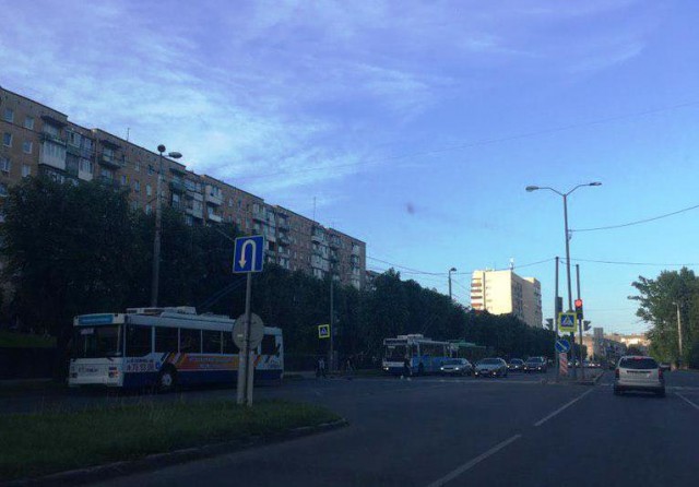 Очевидцы: Из-за аварии на Московском проспекте встали троллейбусы