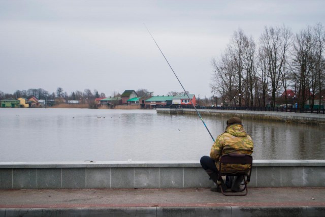 На набережной в Полесске приступили к устранению провалов