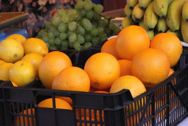 Продавцы Центрального рынка: После возвращения турецких фруктов цены снизятся (видео)