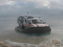 Спасатели МЧС ищут пропавшего в Куршском заливе рыбака