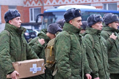 «ЕР» предлагает заставить уклонистов от армии платить 13% от зарплаты