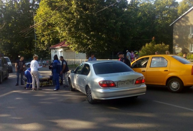 На улице Батальной в Калининграде таксист сбил мужчину на переходе