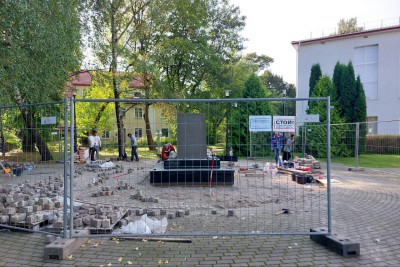 Рядом с БФУ на улице Озерова в Калининграде готовят площадку под памятник графу Муравьёву