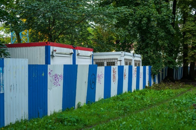В зелёной зоне на улице Галицкого в Калининграде хотели под видом парковки построить дом