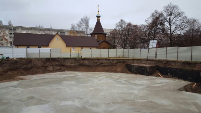 Возле Южного вокзала в Калининграде началось строительство храма (фото) (фото)