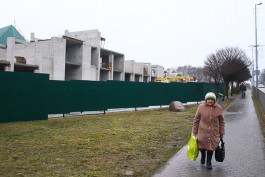 «Забор вместо сквера»: в Светлогорске власти борются с незаконным строительством (фото)