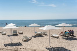 На пляжах Янтарного в пять раз увеличат количество лежаков