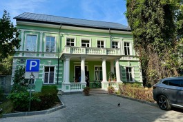 Подрядчика подозревают в хищении 29 млн рублей при капремонте старинного дома с колоннами на Леонова