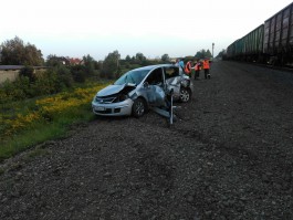 Очевидцы: Под Неманом легковой автомобиль столкнулся с поездом
