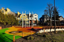 С новой детской площадки возле Верхнего озера в Калининграде демонтировали оборудование (фото)