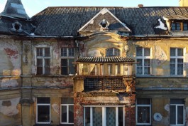 Ремонт фасада старинного дома рядом с пивзаводом в Черняховске перенесли на 2027 год из-за дополнительных обследований