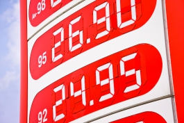ФАС: Цены на бензин должны не только расти, но и падать