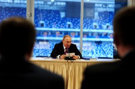 Путин — Алиханову: Нужно, чтобы команда не была пасынком на стадионе, не стояла в очереди и не считала копеечки