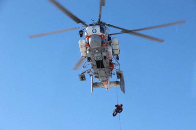 При падении вертолёта МЧС в Калининградской области погиб человек