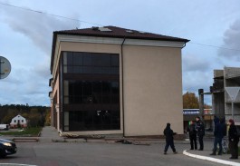 В Светлогорске после падения с крыши погиб 30-летний мужчина 