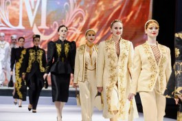 Калининградские дизайнеры представили в Китае одежду с янтарём (фото)