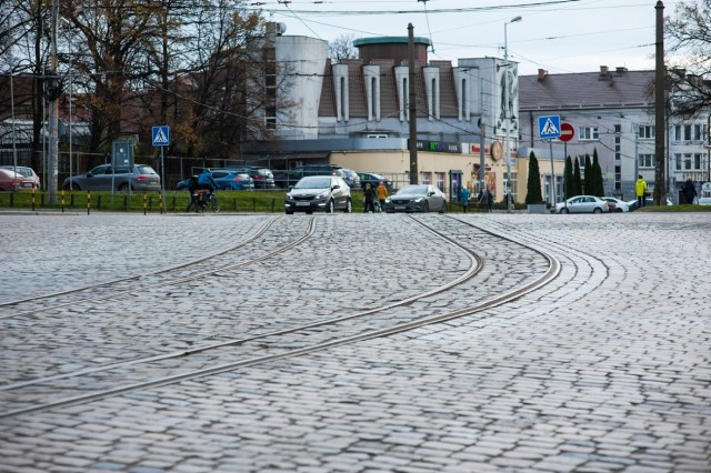 «Сужение существенное»: на участке Ленинского проспекта оставят одну полосу для машин ради трамвая
